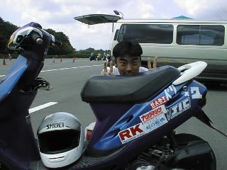 �������낤